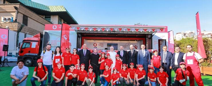 "Yarını Kodlayanlar" Eğitim Tırı Yola Çıkıyor