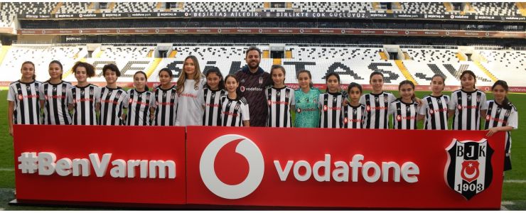 ÜNLÜ İSİMLER VODAFONE PARK PENALTI CHALLENGE’DA BULUŞTU