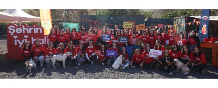 Serenay Sarıkaya, Akbank Gönüllüleriyle...