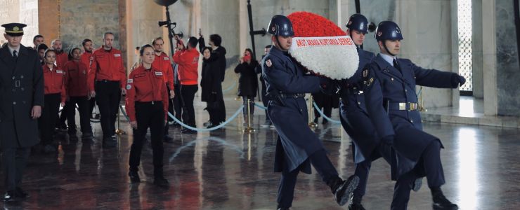 AKUT yaşgününü Anıtkabir'de kutladı