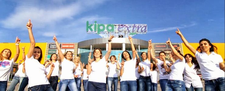 Kipa kadına şiddete karşı dans ediyor