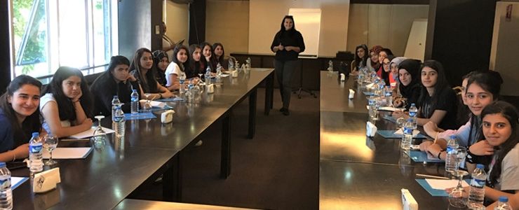 Mercedes-Benz Türk Van'daki yıldız kızlarıyla buluştu