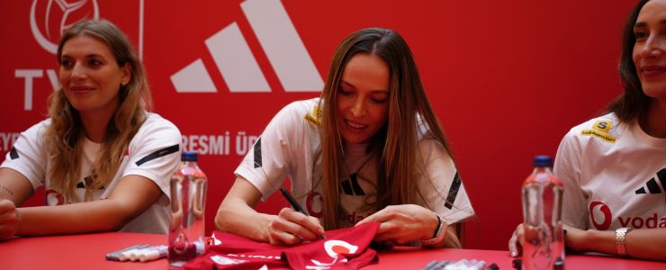 adidas Türkiye&rsquo;den Filenin Sultanları&rsquo;na Sürpriz